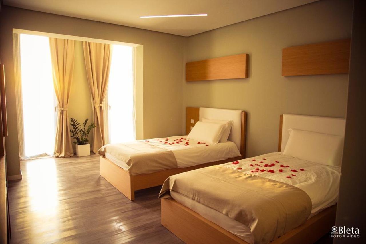 Hotel Bologna Vlorë エクステリア 写真