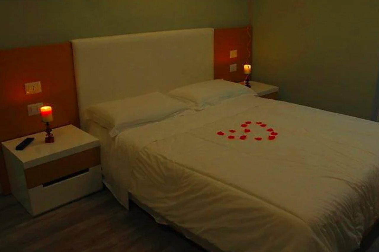 Hotel Bologna Vlorë エクステリア 写真