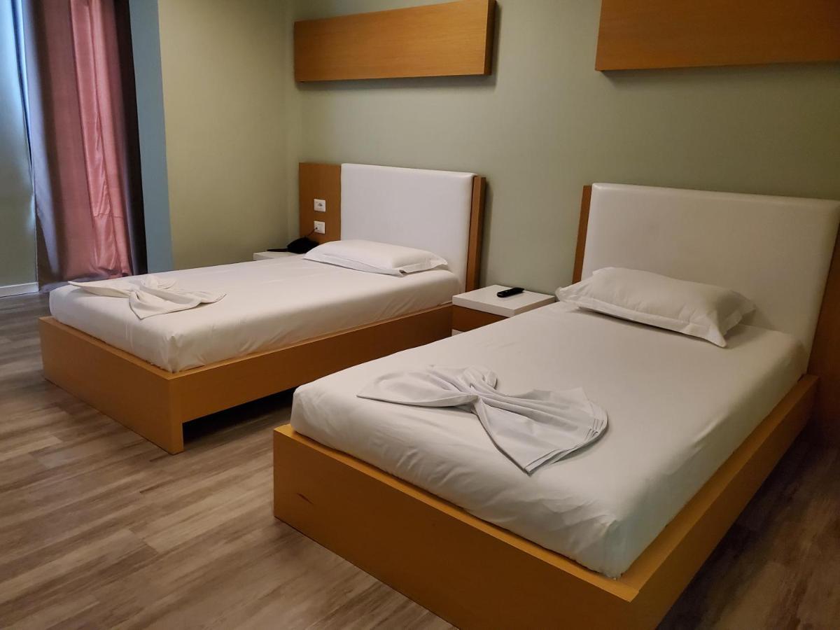 Hotel Bologna Vlorë エクステリア 写真