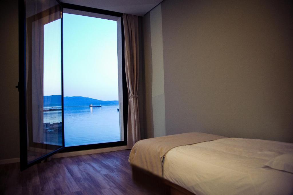 Hotel Bologna Vlorë エクステリア 写真