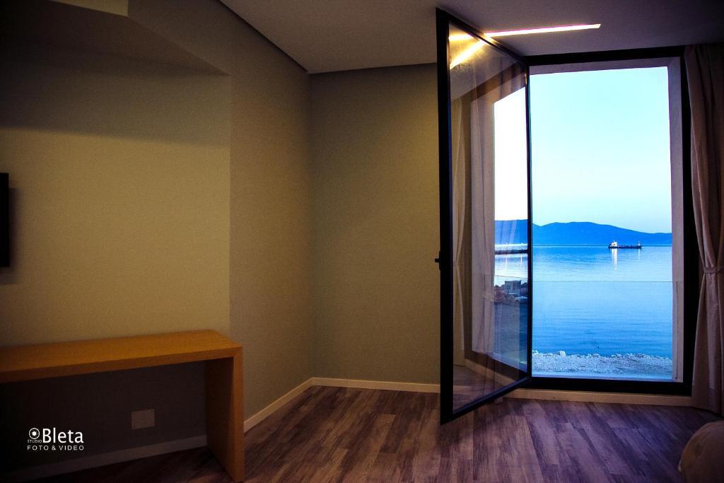 Hotel Bologna Vlorë エクステリア 写真